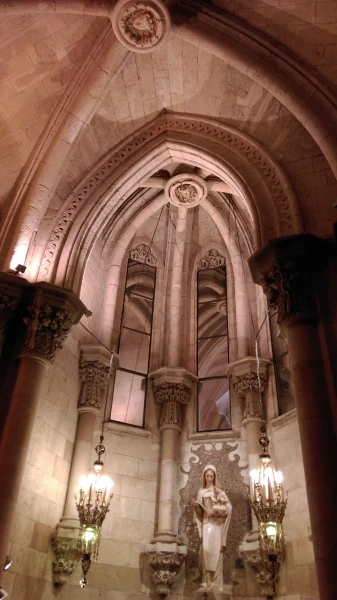 Sagrada Família. Крипта...