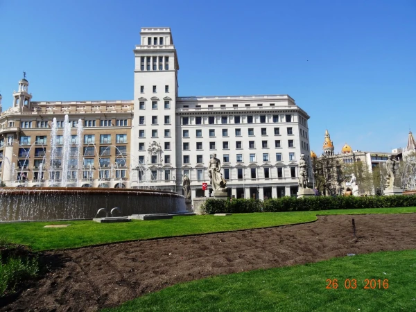 Plaça de Catalunya: конечно же!
