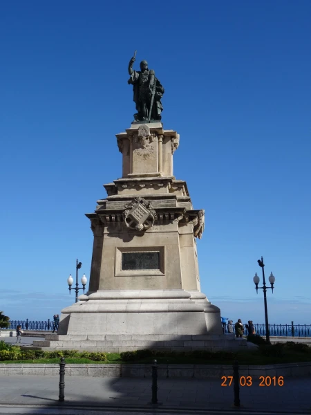 Rambla Nova, Monumento a Roger de Llúria