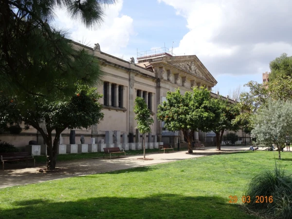 Parc de la Ciutadella: Museu Martorell (музей геологии)...