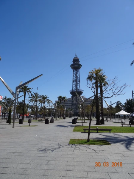 Moll De Barcelona: попытка сесть на фуникулёр... Который - не работает...
