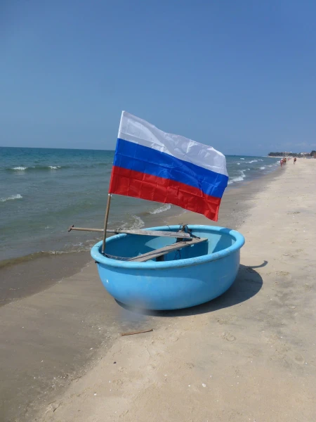 Под Российским флагом