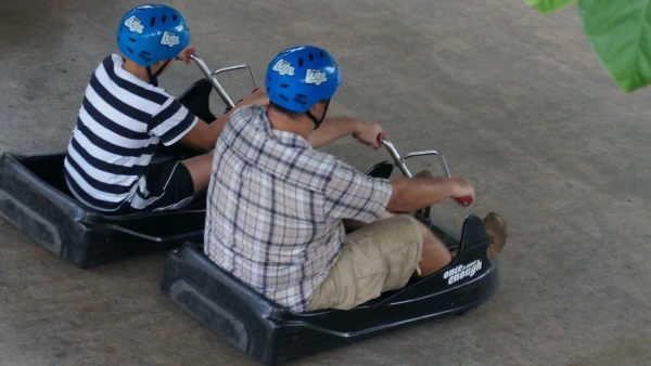 Сентоза. Гонки на картах Luge-Сани. Кто кого?