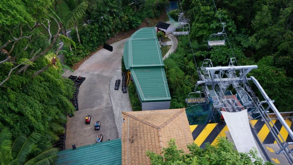 Сентоза. Аттракцион на картах Luge-Сани и Skyride.