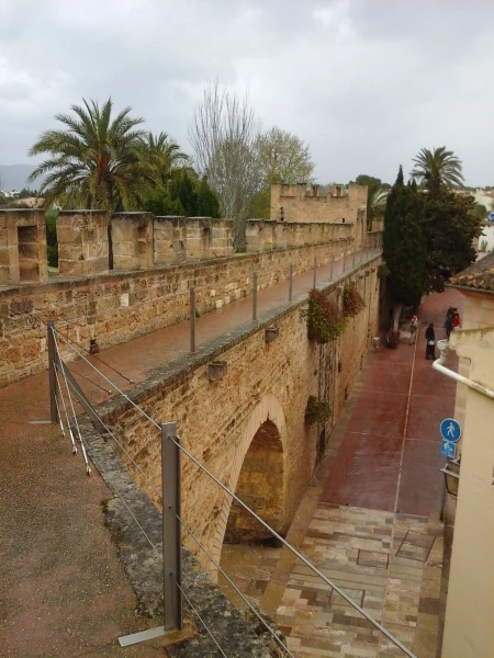 Alcudia, прогулка по городской стене...