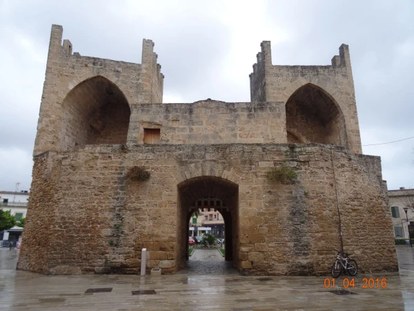 Porta del Moll o de Xara, segle XIV... 