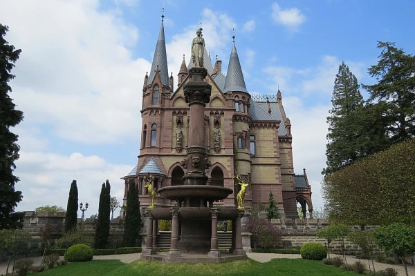 Кёнигсвинтер, Schloss Drachenburg