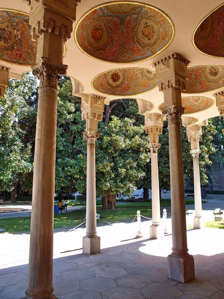 В парке дворца Бейлербей.