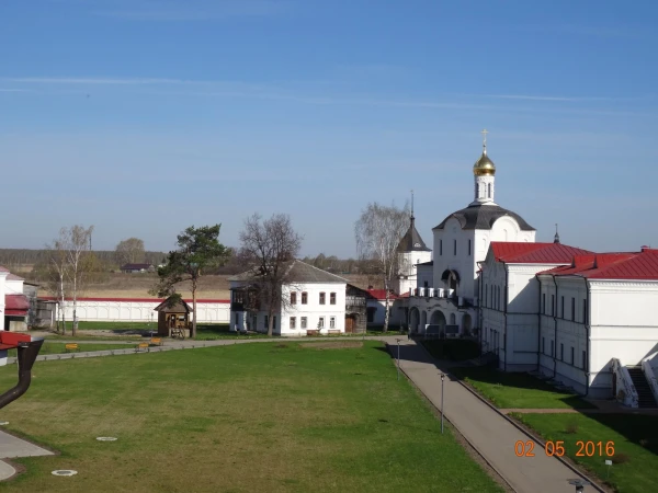 Троице-Сергиев Варницкий монастырь, гостиница. Наше жилище... Вид из "моего" окна...