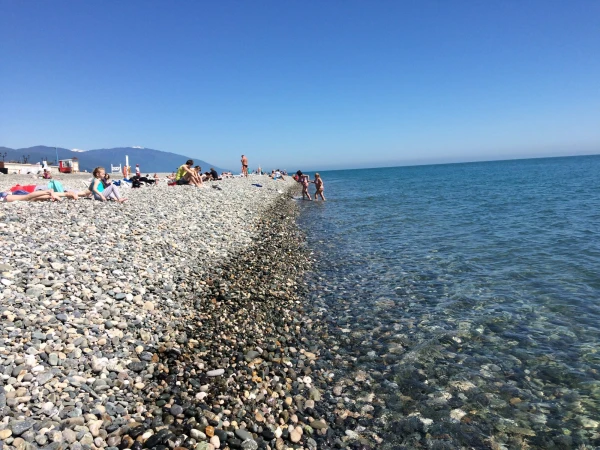 Не смотря на то, что вода в море, мягко говоря, была не теплая, градусов 15, многие устраивали заплывы