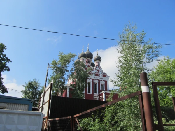 рядом с отелем