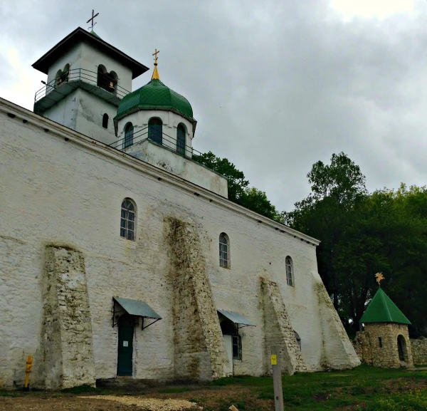 Внешняя стена Троицкого собора