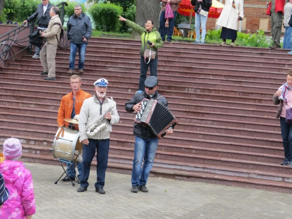 в Угличе