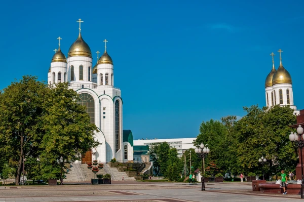 Калининград. Храм Христа Спасителя и Храм Петра и Февронии