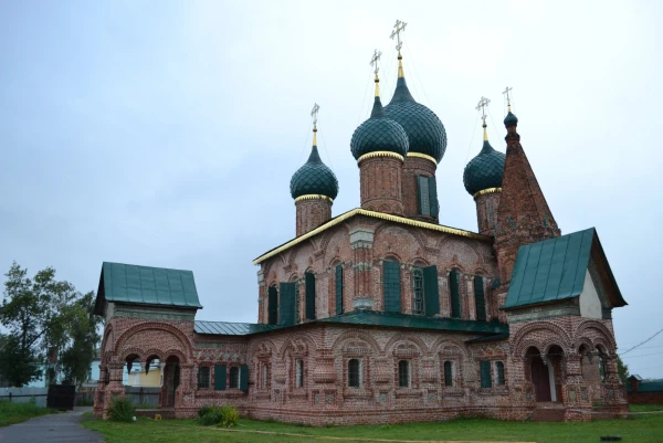 храмовый ансамбль в Коровниках – жемчужина ярославского зодчества.