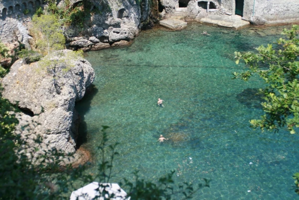 Прозрачные воды моря