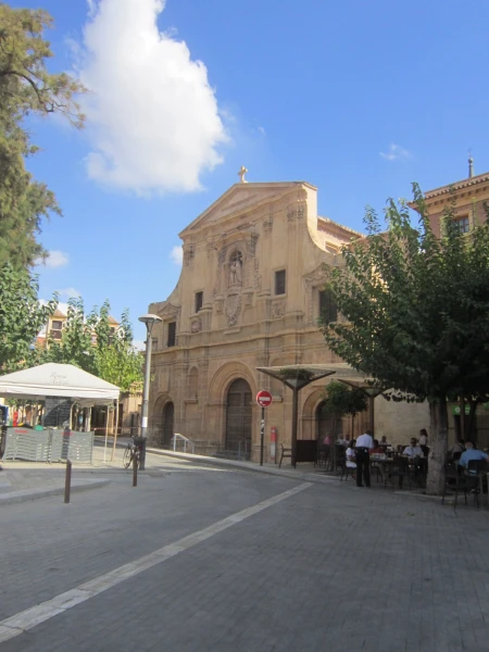 Фасад иезуитского монастыря