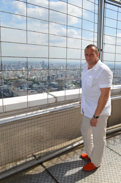 На смотровой площадке на 77 этаже небоскреба Байок Скай (Baiyoke Sky)