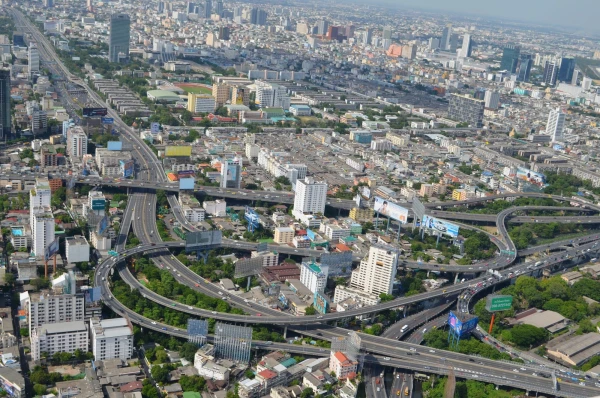 Вид на город со смотровой площадки на 77 этаже небоскреба Байок Скай (Baiyoke Sky)