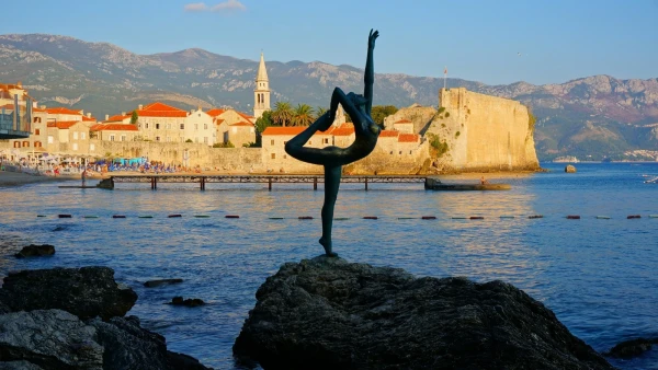 Будва - Знаменитая танцовщица