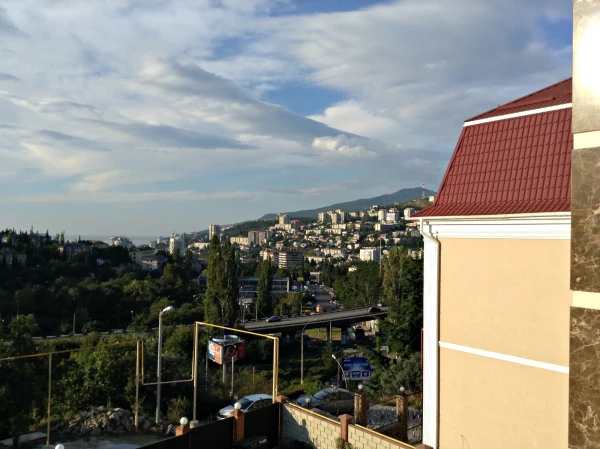 Вид с балкона на Ялту