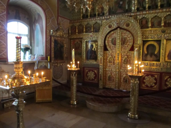внутри храма на Песках