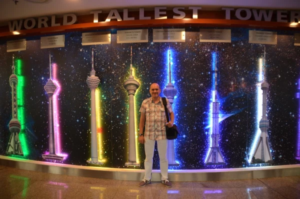 KL Tower Menara Kuala-Lumpur Malaysia Телевизионная башня Менара в Куала-Лумпур