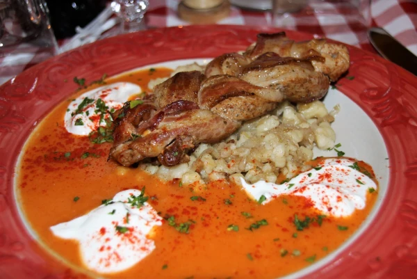 Первый ужин в Будапеште. Ресторан Hungarikum Bistro. Свиная косичка.