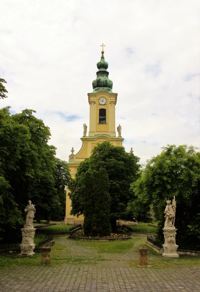 По району №III (Обуда). Приходская церковь Св.Петра и Св.Павла. 