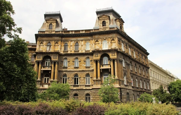 Площадь Кодали Кёрёнд (Будапешт). 