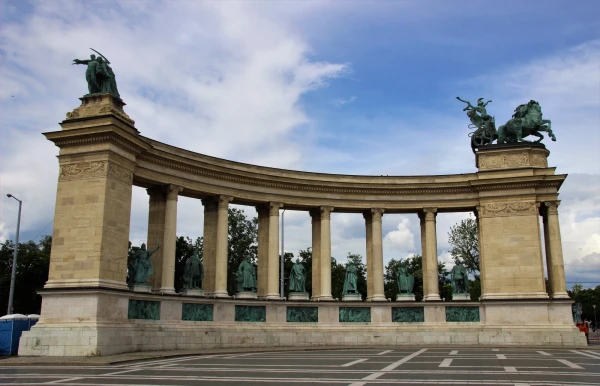 Короли и Герои.
