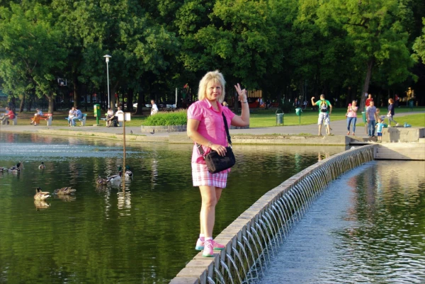 Парк Варошлигет. Мостик - водопадик для смелых!