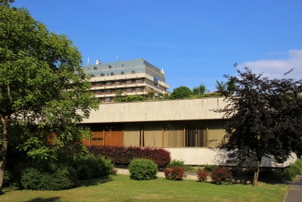 Отель Danubius Health Spa Resort Margitsziget 4* (Будапешт, остров Маргит).