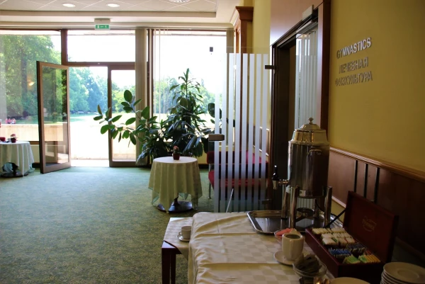 Отель Danubius Health Spa Resort Margitsziget 4* (Будапешт, остров Маргит). Чай перед купаниями и процедурами... Входит в стоимость проживания.