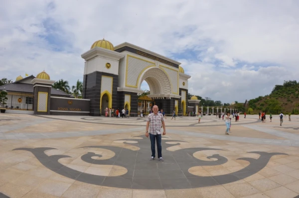 Istana Negara Kuala-Lumpur Королевский Дворец Истана Негара в Куала-Лумпуре