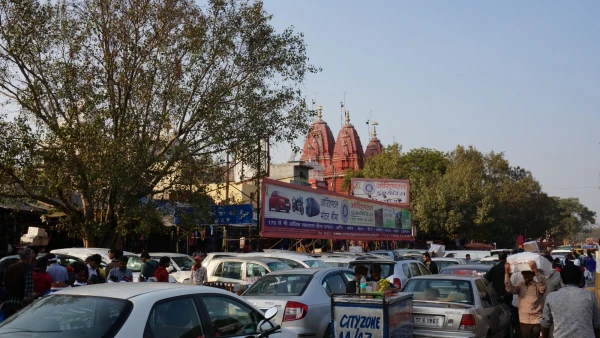 Джайнистский храм Digamber Jain Temple и птичий госпиталь