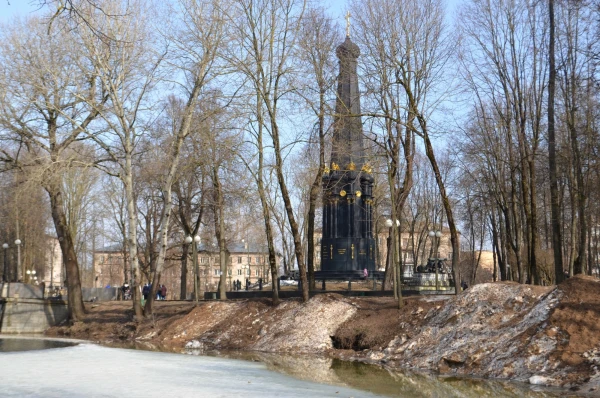 Памятник " Обороне Смоленска 4-5 августа 1812 года" 