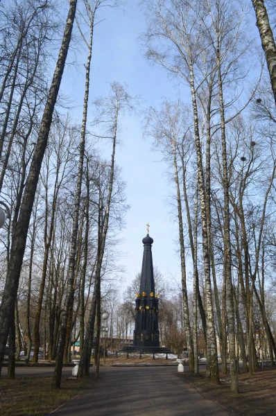 Аллея к памятнику " Обороне Смоленска 4-5 августа 1812 года" 