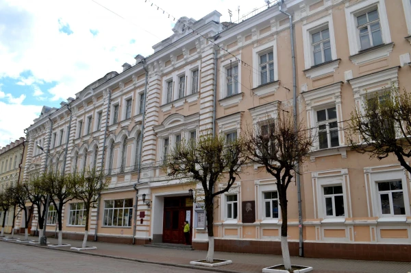ул. Ленина. Здание театра "Диалог"