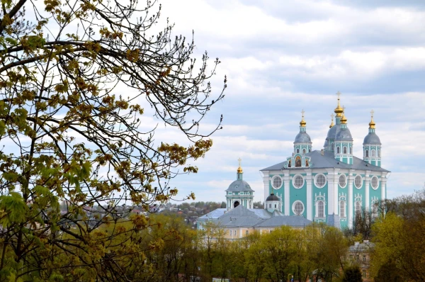Собор Успения пресвятой Богородицы (Свято-Успенский кафедральный Собор), заложен в 1101 году по распоряжению Владимира Мономаха
