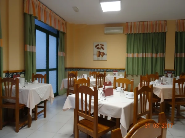 Hotel Villa Gomera: завтрак туристов...