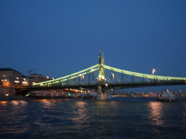 Мосты красиво так подсвечены..но фото-увы..