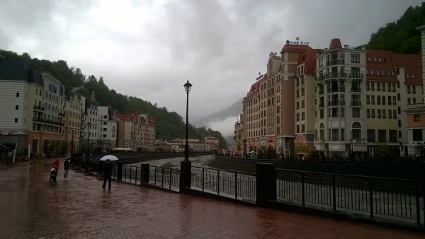 Роза Хутор под дождем