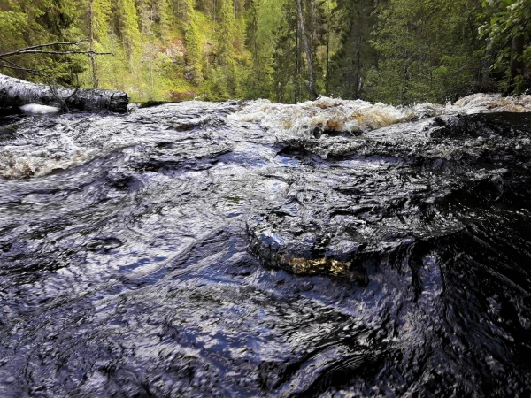 верх водопада