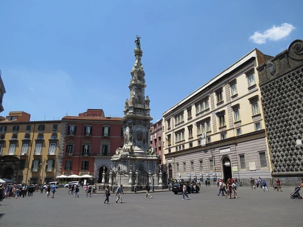 Неаполь, Piazza del Gesu Nuovo