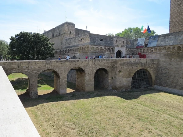 Бари, Швабский замок