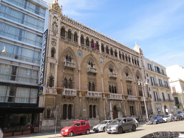 Бари, Palazzo Fizzarotti