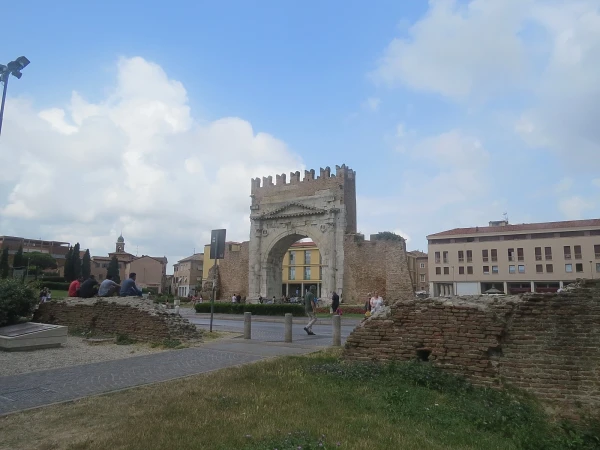 Римини, арка Августа