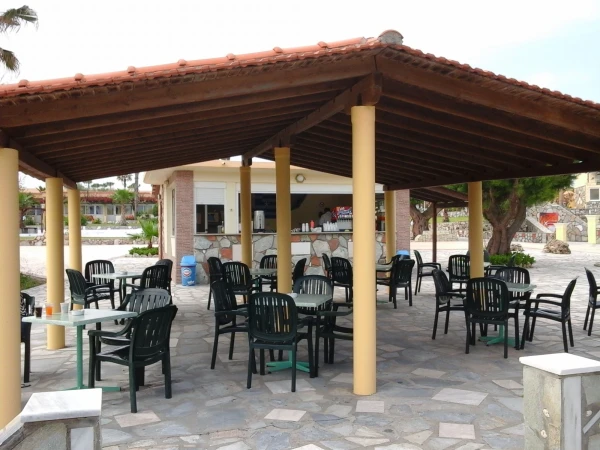 Eurovillage Achilleas Hotel: бич-бар...