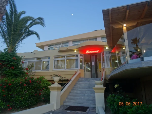 Eurovillage Achilleas Hotel: главный ресторан...